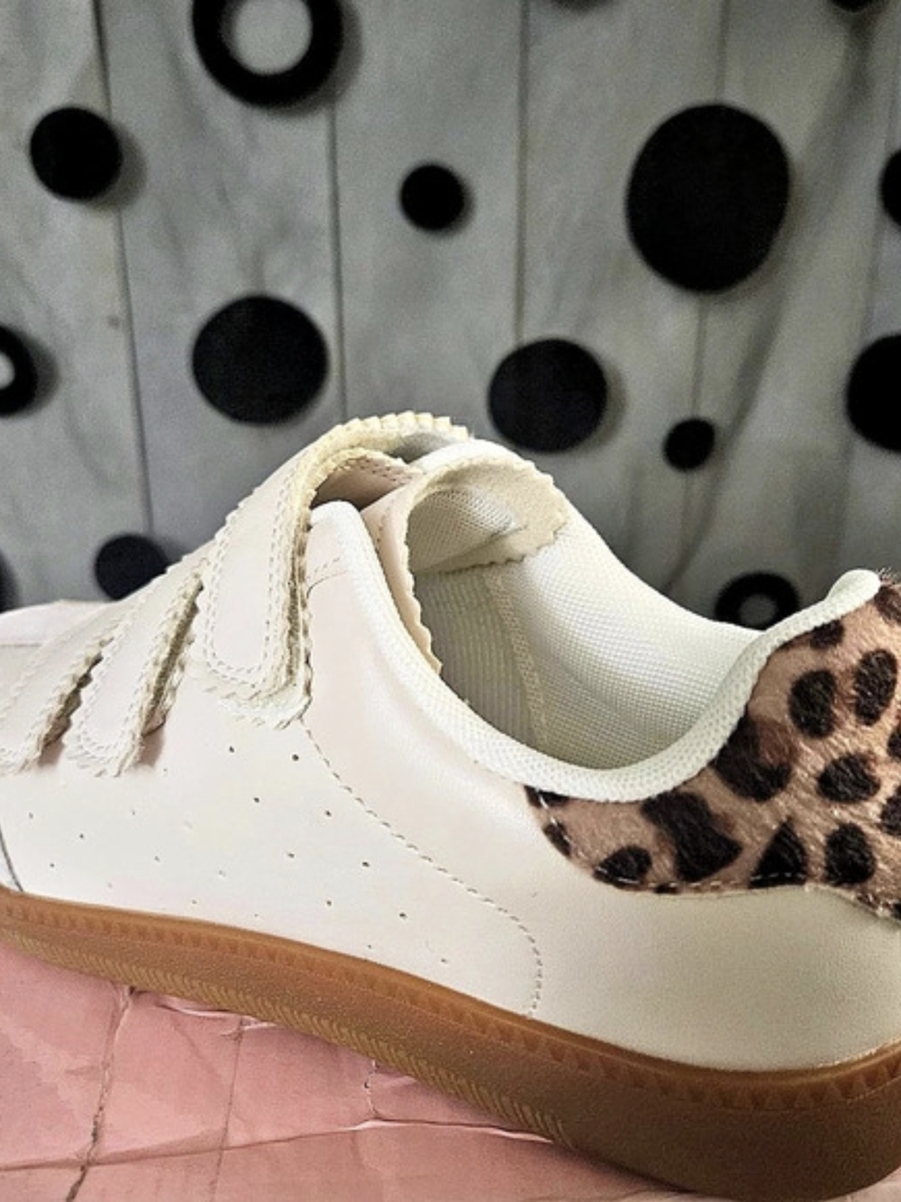 Berness Retro Fashion Sneakers Fuzzy Leopard & Cream White Size 8 New in Box!!